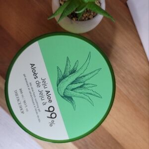 Avon's The Face Shop Aloe Vera Gel